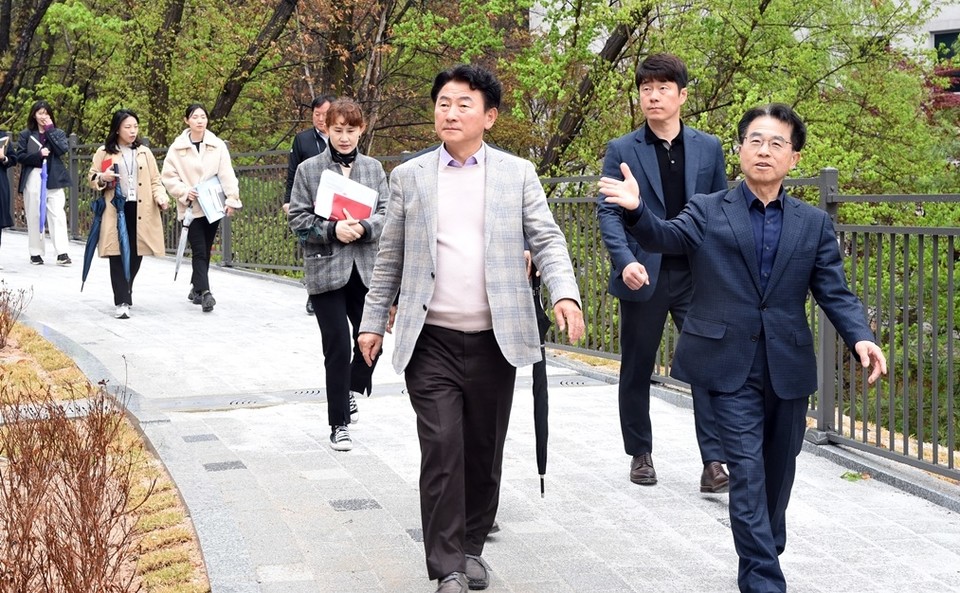 김동근 의정부시장은 지난 11일 지난해 12월 준공된 청소년도심숲속힐링센터를 방문했다. 사진=의정부시