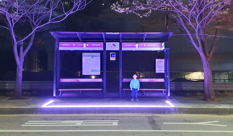 의정부시가 곤제역과 송산주공4단지 정류장에 전국 최초로 ‘버스승강장 정차안전시스템’을 구축했다. 사진=의정부시청