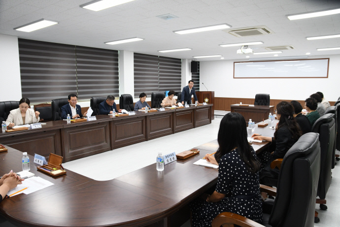 인천미추홀구의회 복지건설위원회와 국·공립어린이집 관계자들이 간담회를 진행하고 있다. 사진=인천 미추홀구의회