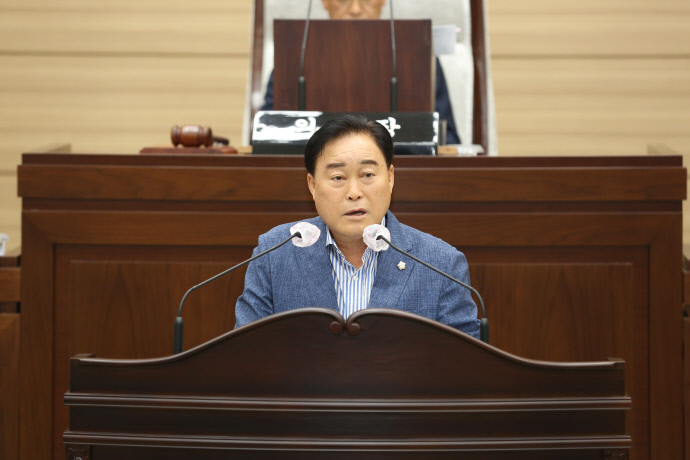 김춘수 인천서구의회 의원이 의정자유발언을 하고 있다.