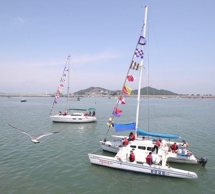 수도권 최대 해양 축제 ‘화성 뱃놀이축제’가 9일 화성시 서신면 전곡항과 제부도에서 개막했다. 사진=화성시
