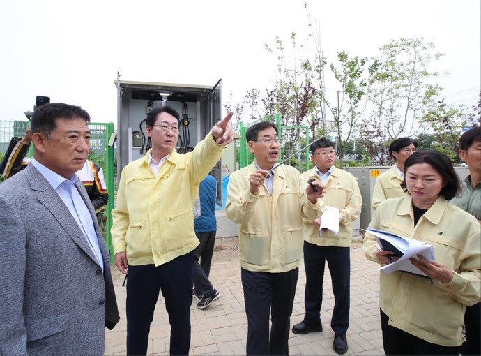 정명근 화성시장이 14일 ‘바퀴 달린 시장실’을 첫 가동했다. 사진=화성시청