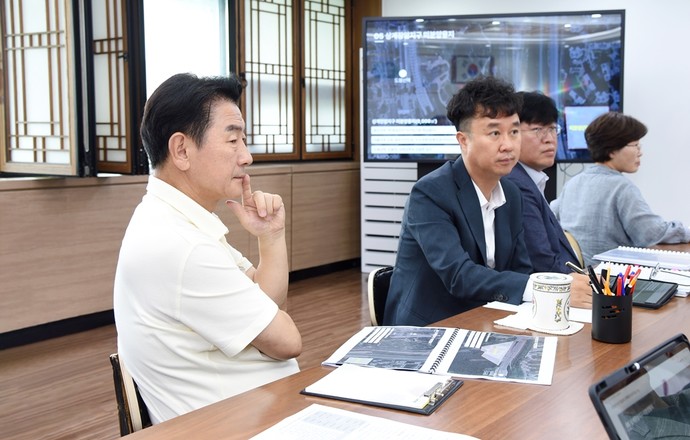 의정부시는 지난 24일 시장실에서 ‘기업유치 전략 합동회의’를 진행했다. 사진=의정부시청