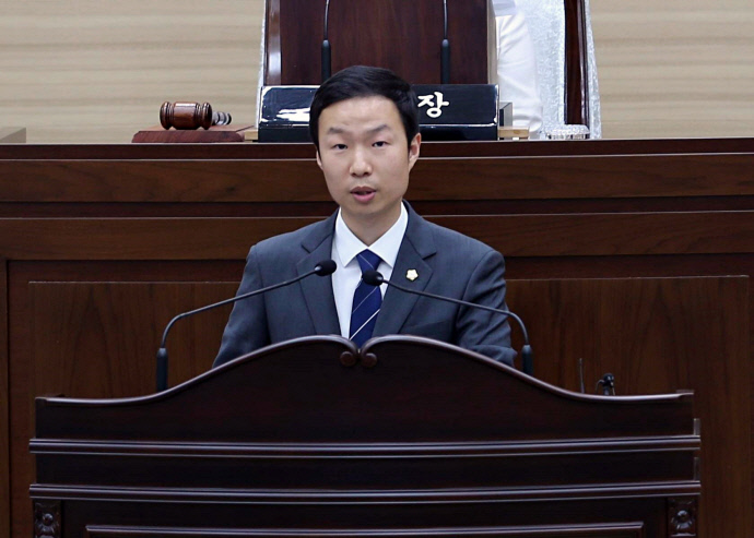 이영철 인천서구의회 의원이 제262회 임시회 본회의에서 의정자유발언을 하고 있다. 사진=인천서구의회