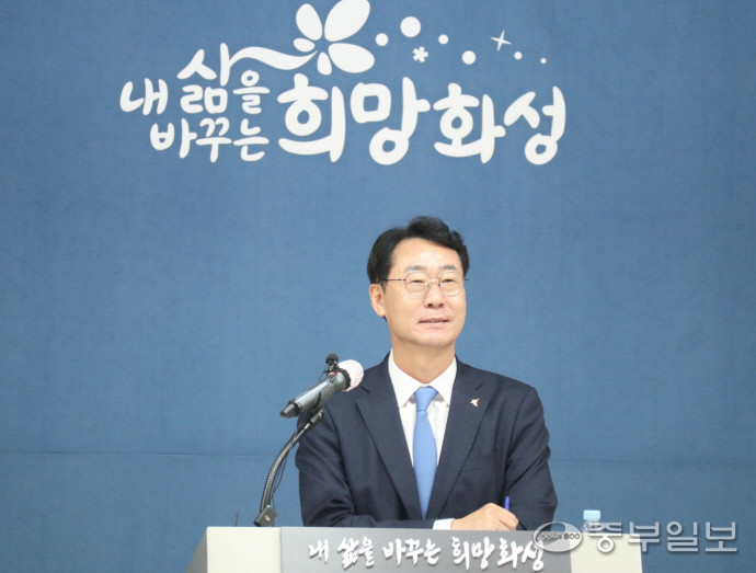 18일 오전 화성시청 대회의실에서 정명근 화성시장이 시정브리핑을 하고 있다. 사진=이상문기자