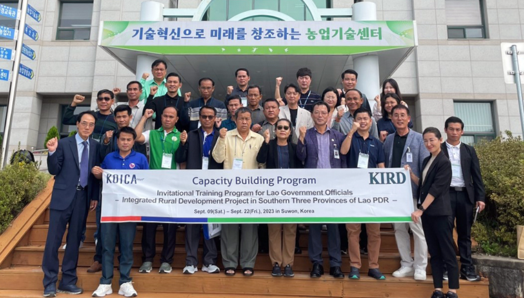 라오스 종합농촌개발사업 공무원 초청연수단이 지난 19일 양평군 농업기술센터를 견학했다. 사진=양평군청