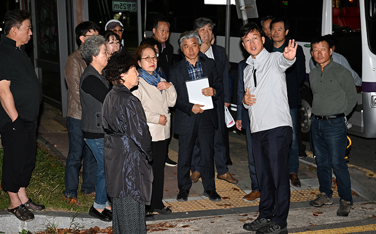 이민근 안산시장이 지난 18일 상록구 일동을 방문해 현장을 둘러보고 있다. 사진=안산시청