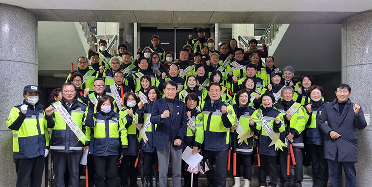 군포시가 지난 16일 유해업소 밀집 지역의 합동점검 및 캠페인을 펼쳤다. 사진=군포시청