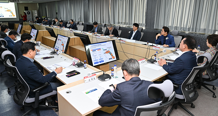 여주시가 지난 20일 원도심 활성화를 위한 성공적인 도시재생과 민간투자유치를 논의하는 회의를 개최했다. 사진=여주시청