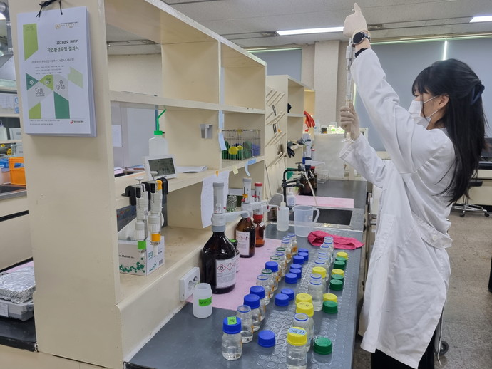 안산시 공공하수처리시설 시험실이 올해 국제숙련도 평가에서 ‘최우수 등급(Laboratory of Excellence)’ 을 받았다. 사진=안산시청