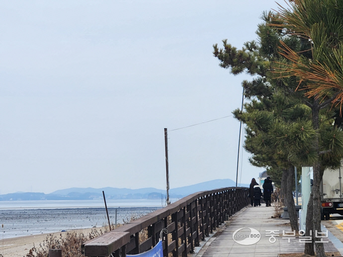 해안을 따라 걸을 수 있는 제부꼬리길. 사진=임창희기자