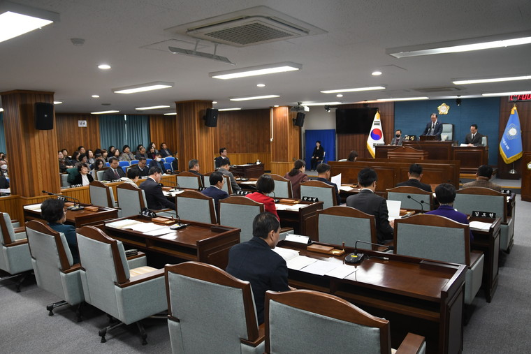 인천미추홀구의회 제277회 정례회가 23일 시작되며 배상록 의장이 개회사를 낭독하고 있다. 사진=인천 미추홀구의회