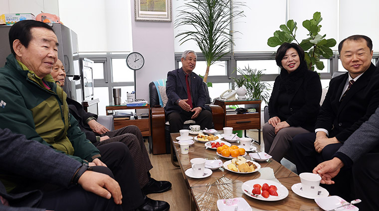 신계용 과천시장이 새해를 맞아 11일부터 오는 18일까지 관내 56개 기관 및 단체를 방문해 새해 인사를 나눈다. 사진=과천시청