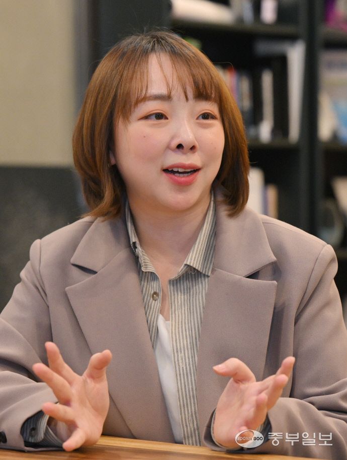 양혜정 (주)큐어라이프 대표가 6일 중부일보와 인터뷰를 진행하고 있다. 김경민 기자