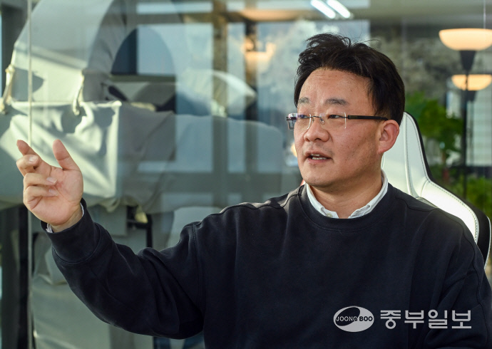 14일 오후 하남시 주식회사 트라운드에서 박재범 트라운드 대표가 본보 기자와 인터뷰 하고 있다. 임채운기자