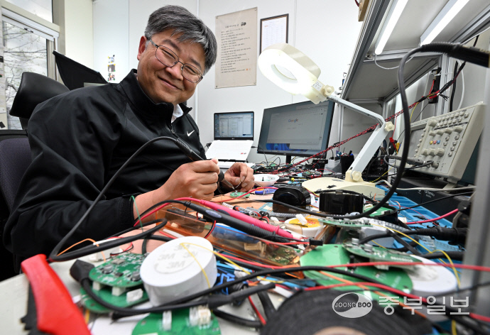 최인주 세이브어스 대표가 중부일보 기자와 인터뷰를 진행하고 있다. 김경민 기자