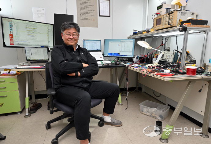 최인주 세이브어스 대표가 중부일보 기자와 인터뷰를 진행하고 있다. 김경민 기자