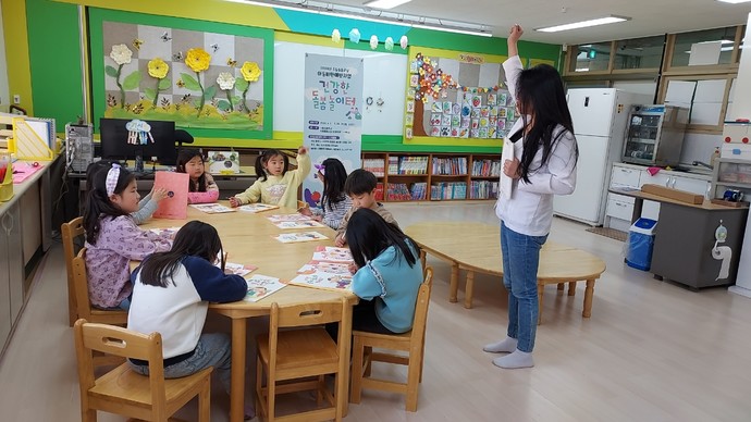 관내 초등학생들이 아동비만 예방사업 '건강한 돌봄놀이터' 교육을 받고 있다. 사진=양평군청