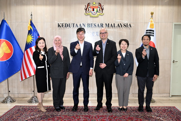 이민근 안산시장이 지난 15일  말레이시아 대사관을 방문해 이민청 유치 공감대 형성을 위한 소통을 나눴다. 사진=안산시청