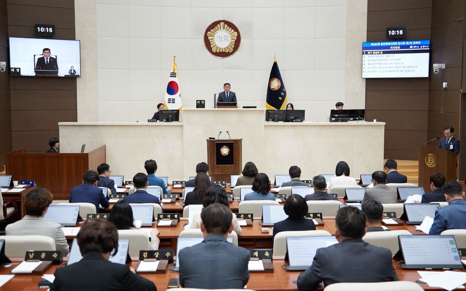 용인특례시의회는 17일 본회의장에서 제282회 임시회 개회식과 제1차 본회의를 열었다. 사진=용인특례시의회
