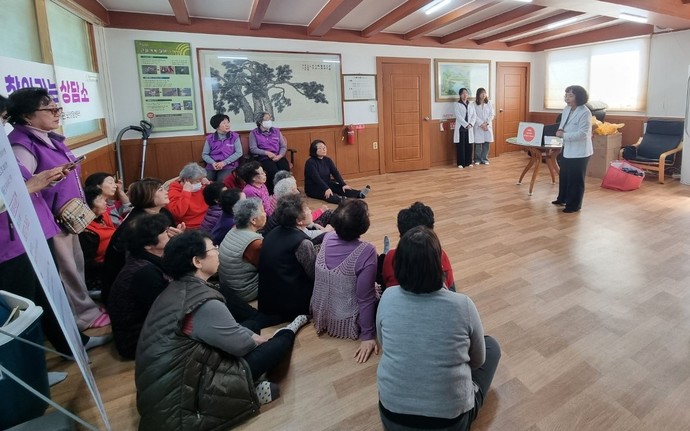 화성시 치매안심센터 ‘찾아가는 경로당 치매검진’현장. 사진=화성시