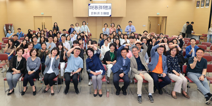 지난 2일 과천시는 ‘직원 소통의 날’에 ‘충주맨’ 김선태 주무관을 초청해 직원교육을 실시했다. 사진=과천시