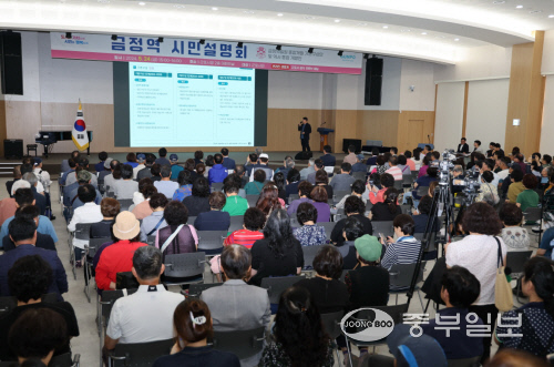 군포시는 지난 24일 시청 대강당에서 하은호 시장이 직접나서  시민설명회를 통해 ‘금정역 일원 종합개발 기본구상안’을 공개했다. 손용현기자