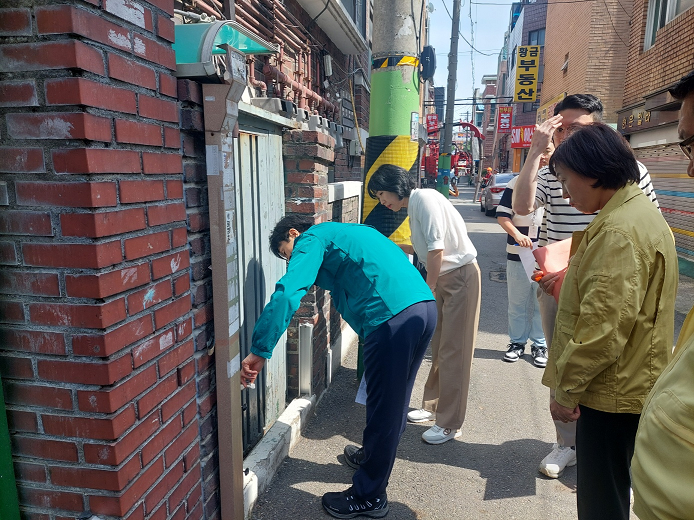 군포시가 지난 22일 실시한 여름철 풍수해 대비 재해취약지역 현장점검 현장. 사진=군포시