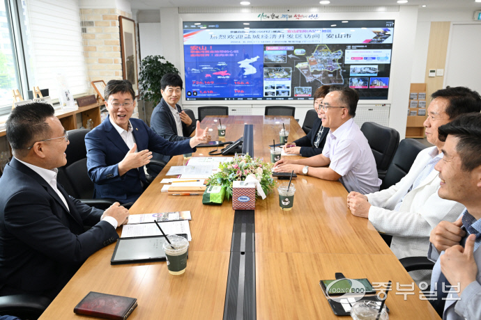 안산시는 지난 20일 시청에서 중국 장쑤성 염성시 경제개발구 관계자 및 기업인을 초청해 ‘ASV 경제자유구역 투자설명회’를 개최했다고 밝혔다. 사진=안산시