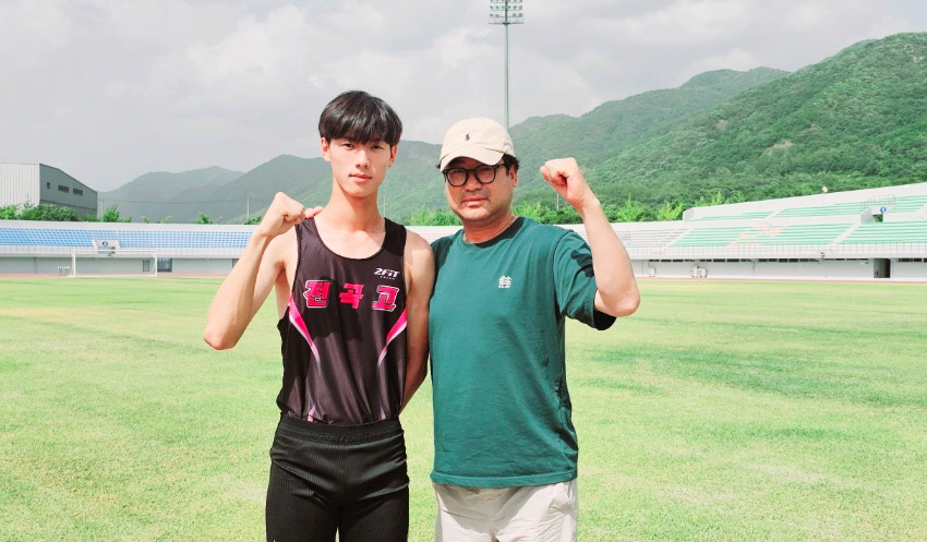연천 전곡고의 김홍유(사진 왼쪽)와 박상일 감독. 사진=전곡고등학교