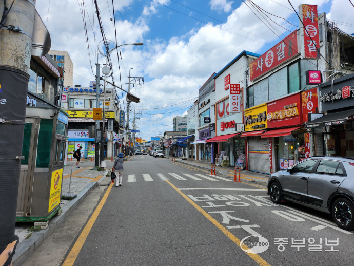 북한발 오물 풍선으로 남북간 긴장관계가 날로 고조되고 있지만 6월 25일 찾은 경기 연천군 전곡읍 시내는 평온한 분위기다.