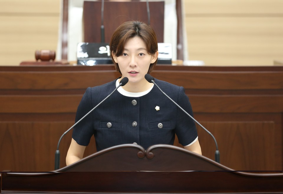 인천 서구의회 장문정 의원은 10일 제267회 제1차 정례회 제1차 본회의 자유발언을 통해 7호선 청라국제도시 연장선 6공구 건설공사와 관련해 구민들에게 정보를 알리고, 구에 적극적인 관심과 지원을 요구했다. 사진=서구의회