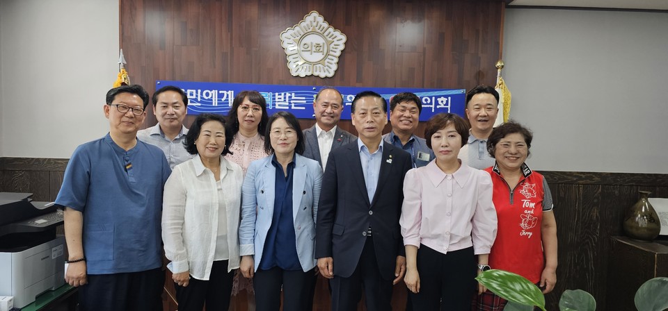 인천 서구의회는 18일 서구의회 의장실에서 구민감사관과 간담회를 개최했다. 사진=서구의회