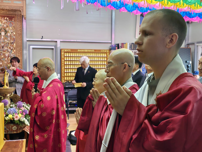 올해 부처님 오신날 행사에 참여한 체코 출신의 대승스님. 법현 스님을 스승으로 모시고 배워 작년에 수계를 받았다. 사진=주수완