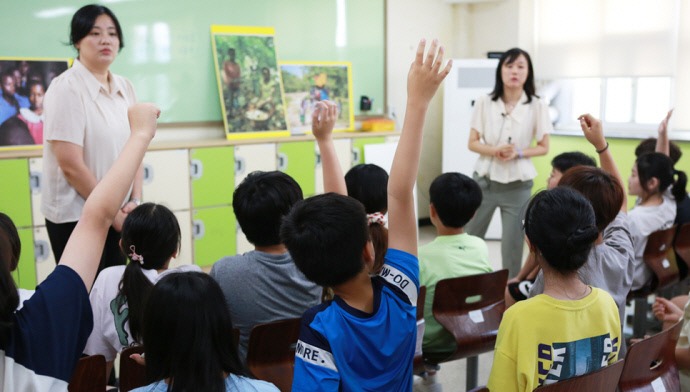 탄천초등학교에서 교과연계 교육연극 수업나눔이 진행되고 있다. 사진=성남문화재단