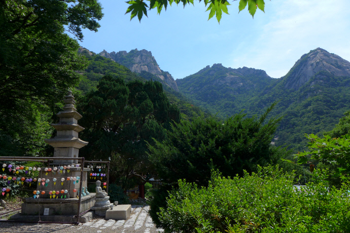 삼층석탑에서 본 북한산 풍경. 사진=박찬희