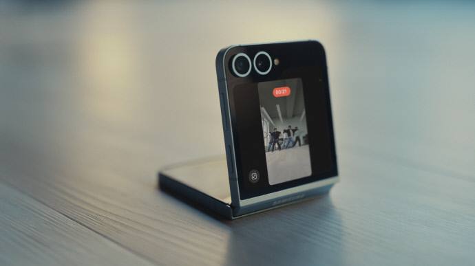 갤럭시 브랜드 음원 ‘Open Always Wins’ 뮤직비디오 장면. 사진=삼성전자