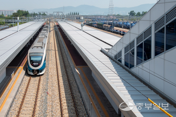 지난주 부산 동해선 부전역 선로에 열차가 서 있다. 이수연기자