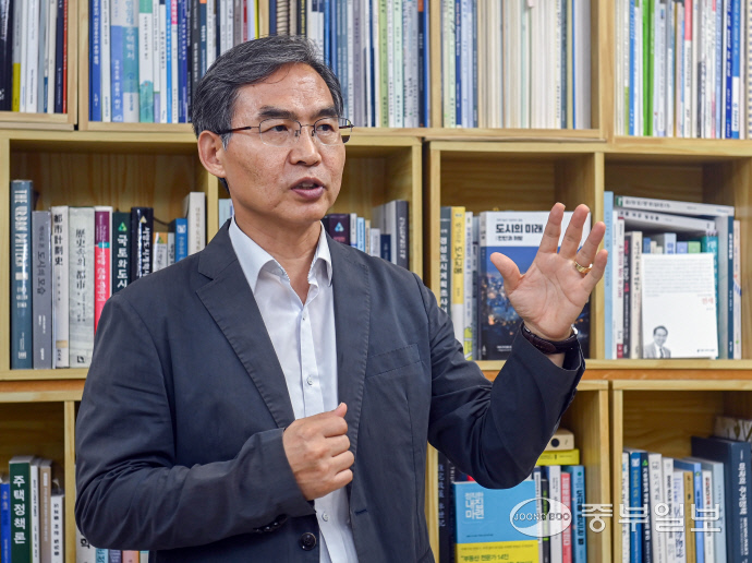 김진유 경기대학교 도시교통공학과 교수가 광역교통과 지역소멸에 관한 견해를 밝히고 있다. 임채운기자