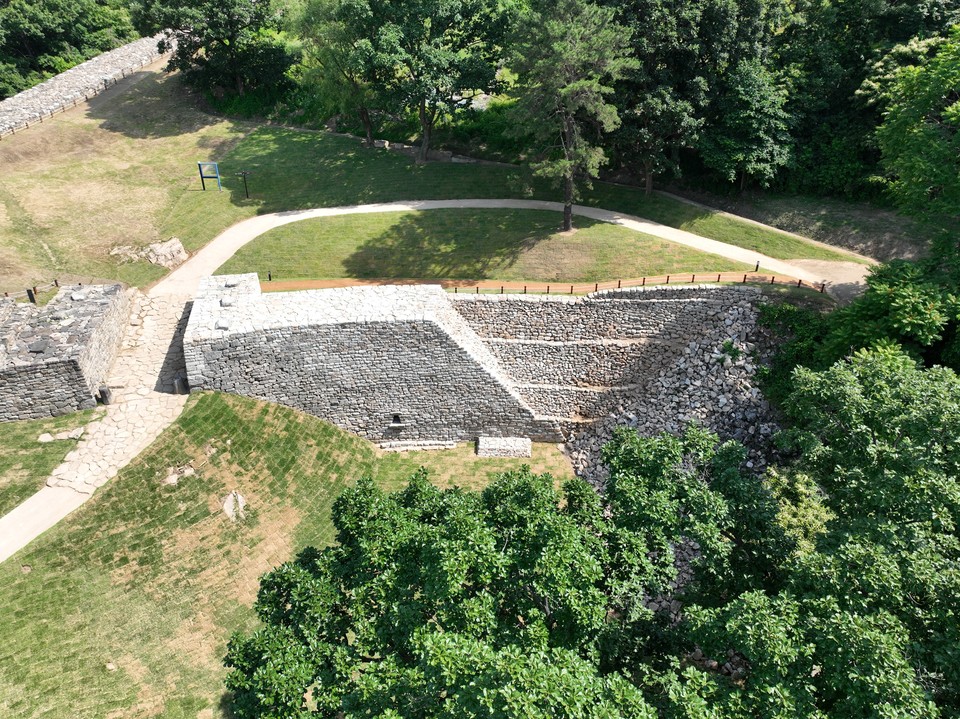 여주 파사성 남문지 성벽 보수 공사가 완료된 모습. 사진=여주시