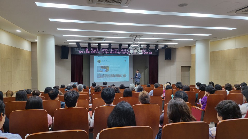 합정종합사회복지관이 배다리도서관에서 고독사 예방을 위한 교육을 진행했다. 사진=평택시