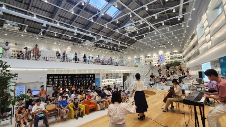 흥천도서관에서 '퓨전국악 新풍류' 공연이 열렸다고 16일 밝혔다. 사진=여주시청