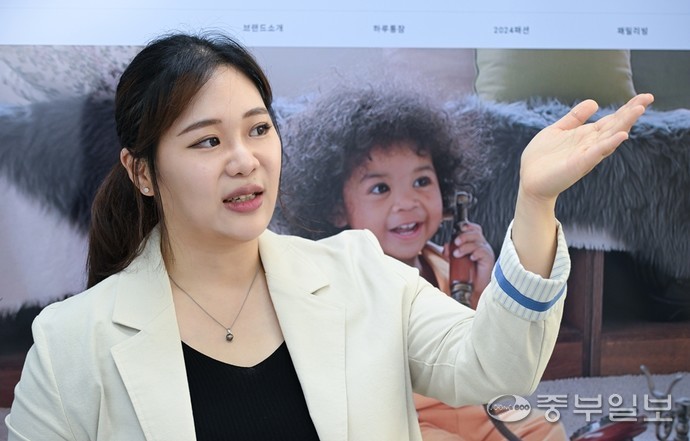 27일 오후 수원시 영통구 퓨레코 본사에서 황금상 퓨레코 대표가 자사 제품을 소개하고 있다. 임채운기자