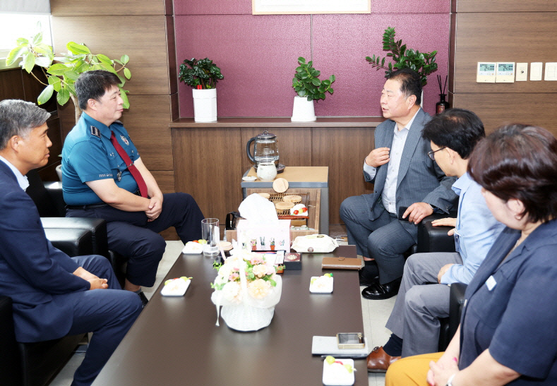 1. 김경일 파주시장, 파주경찰서 방문해 주요 치안 현안 논의