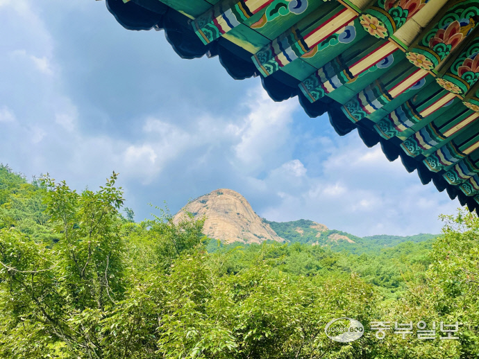 중성문에서 바라본 노적봉