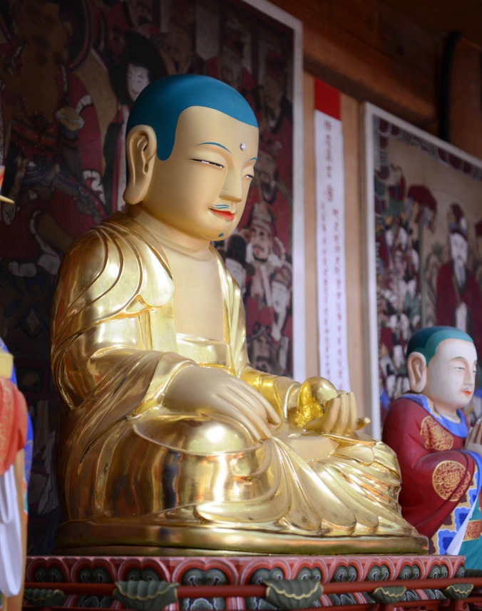 청련사 명부전의 석조지장보살상. 사진=주수완