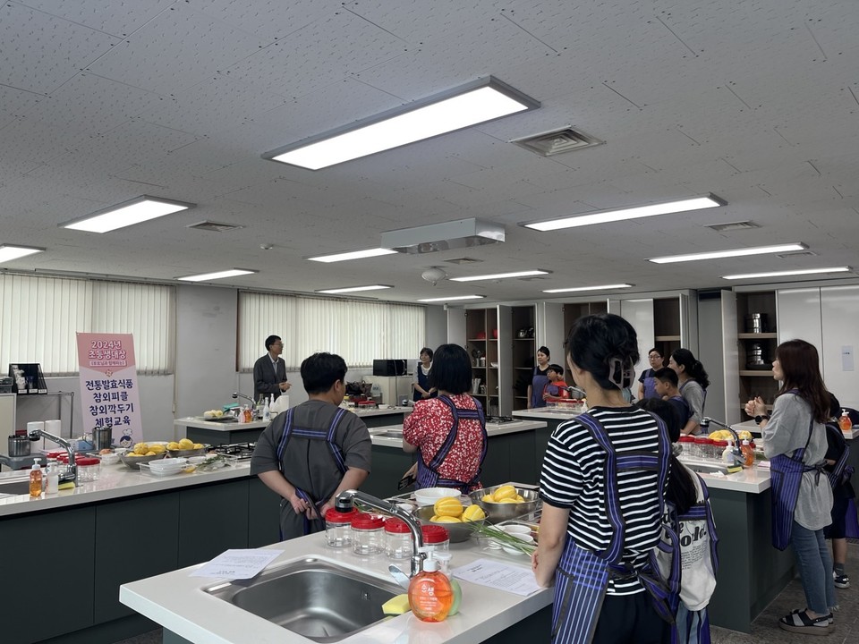 여주시가 지난 5일과 7일에 여름방학을 맞아 초등학생과 부모님을 대상으로 전통발효식품 체험교육을 진행했다고 12일 밝혔다.  사진=여주시