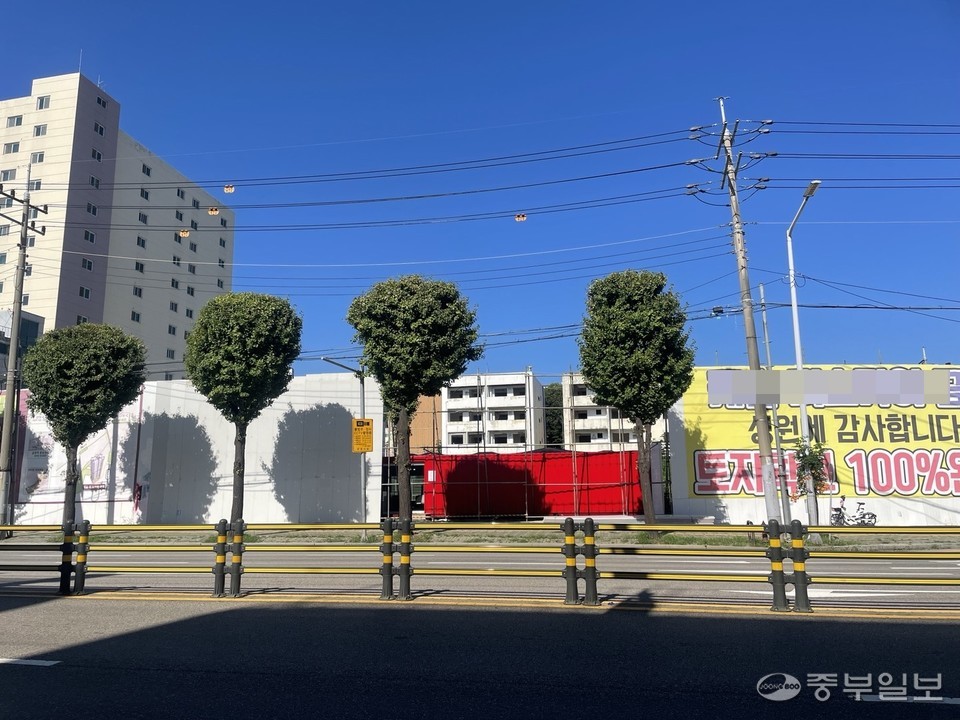 28일 군포시 당동 772-14번지 일원 오피스텔 신축 부지 모습. 손용현기자