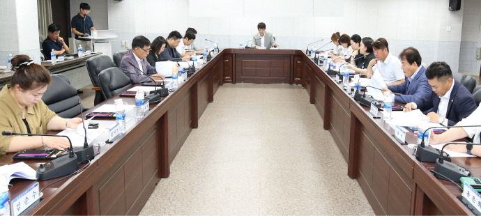 서구의원들이 지난 제269회 임시회 기간 중 열린 정책간담회에 지역 현안을 논의하고 있다. 사진=서구의회