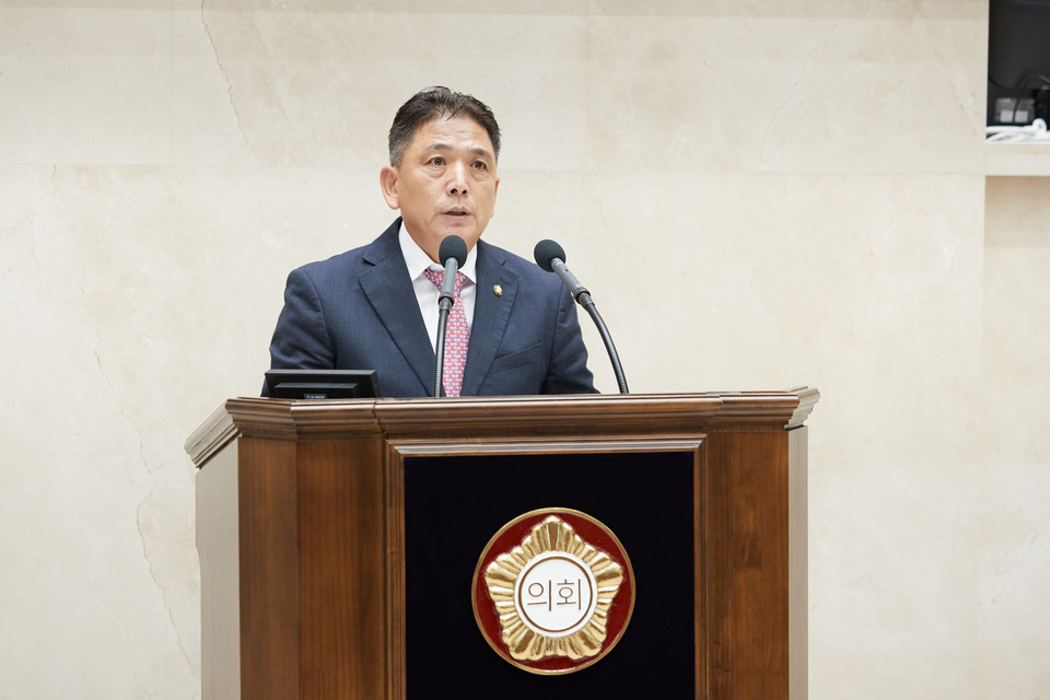 용인특례시의회는 2일 제286회 임시회 제1차 본회의에서 이창식 의원이 대표발의한 '공공감사에 관한 법률 개정 촉구 건의안'을 의원 전원의 동의로 채택했다. 사진=용인특례시의회